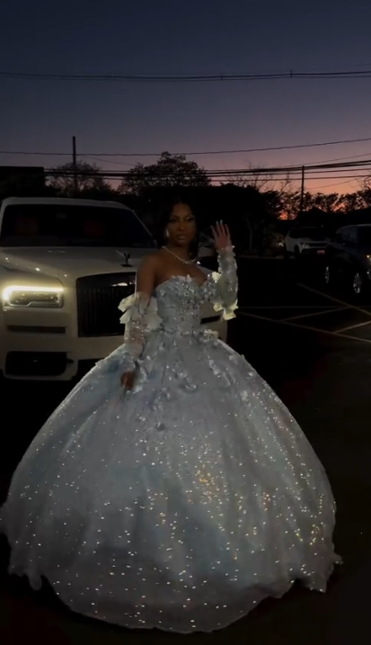 Cute Off-the-shoulder Ball Gown Tulle Long Prom Dresses Applique Blue Quinceanera Dresses Sweet 16 Dresses DP3901