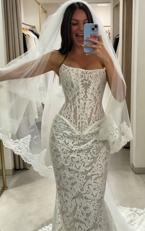 Elegante weiße Meerjungfrauen-Brautkleider, trägerloses Spitzen-Brautkleid, ärmelloses Hochzeitskleid DW08888