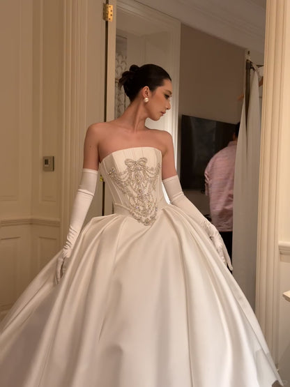 Elegant White Wedding Dress Strapless A-Line Satin Bridal Dress Sleeveless Bridal Gown DP05346