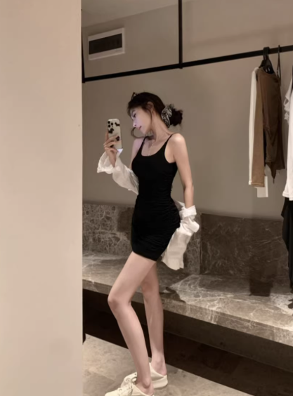 Schwarzes Kleid S816