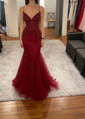 Edle Meerjungfrau-Träger Roter Tüll Rückenfreies Langes Ballkleid Partykleid Geburtstags-Outfits Abschlusskleider W0513